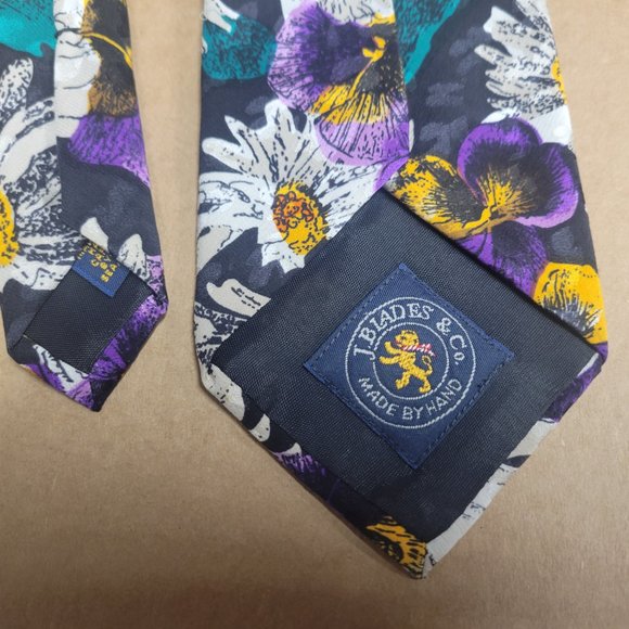 J. BLADES & CO. PURE SILK TIE NECKTIE FLOWERS / FLORAL PATTERN - Picture 6 of 7